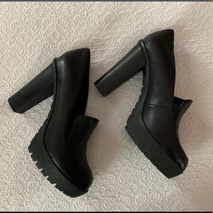 Fab Aldo size 8.5 platform heels.